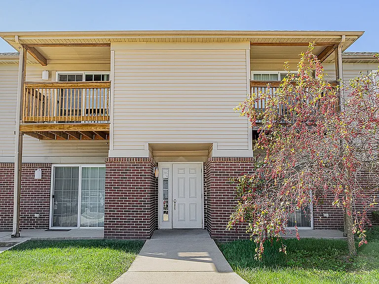 Town and Country Apartment