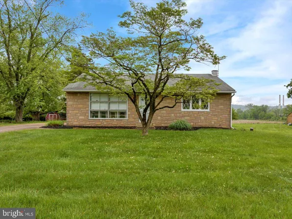 921 Spring City Rd, Phoenixville, PA 19460