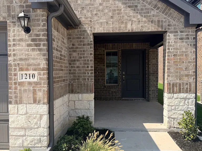 1210 Crookpost Dr — Photo 13