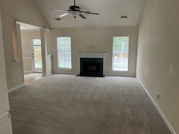 4th image of 2919 Springs Dr