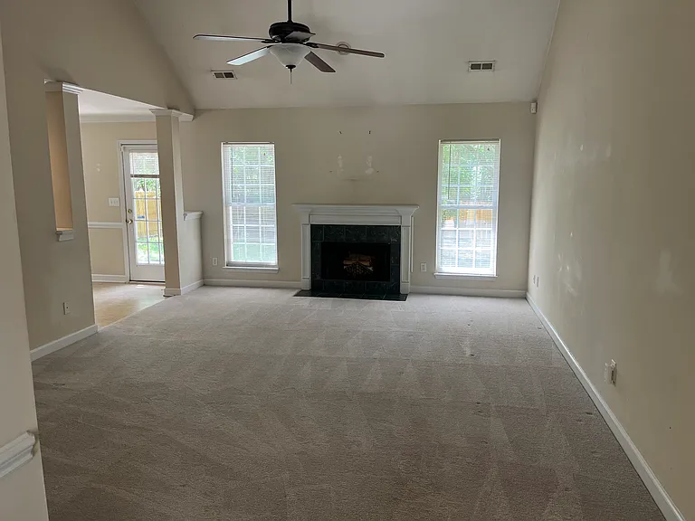 2919 Springs Dr — Photo 4