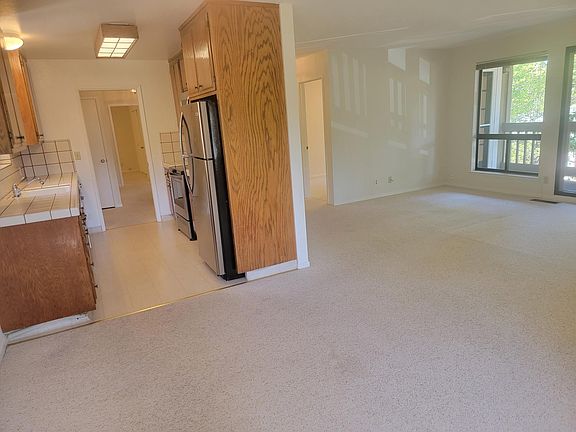 5th image of 735 University Dr