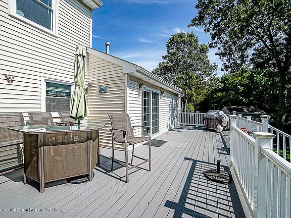 5th image of 1064 Irving Pl
