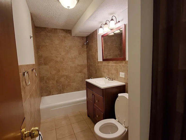 6946 W 65th St #4 — Photo 7