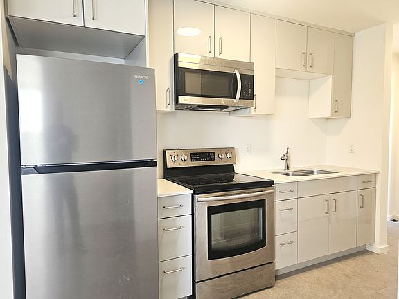 3rd image of 89 6th St #1467121