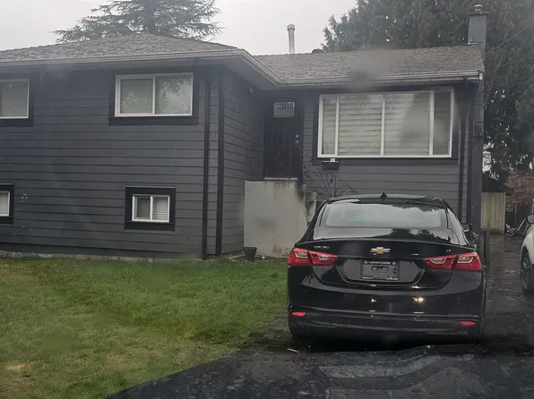 11082 146a St, Surrey, BC V3R 3V5