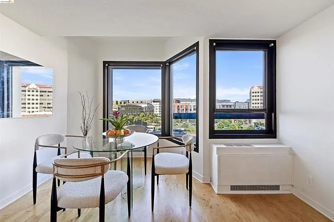 1 bed, 1.5 bath, 768 sqft, $3,000 — Photo 3