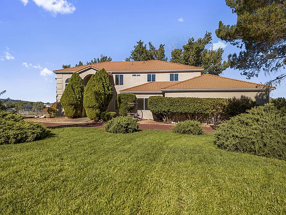 3rd image of 1217 N Horsemans Park Dr
