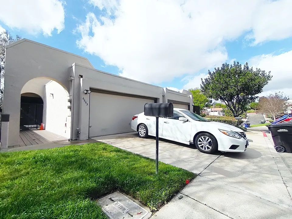 6663 Reservoir Ln