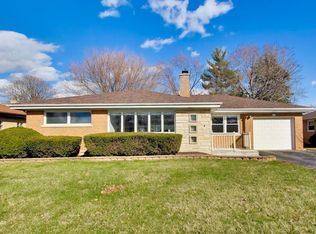 915 S Na Wa Ta Ave, Mount Prospect, IL 60056