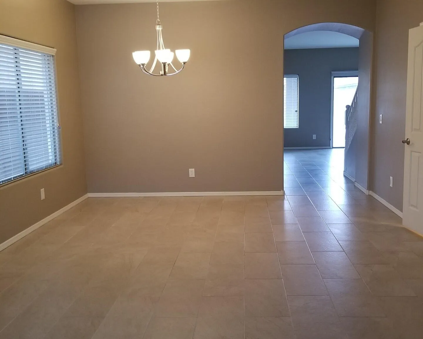 5 bed, 2.5 bath, 2745 sqft, $2,275 — Photo 4