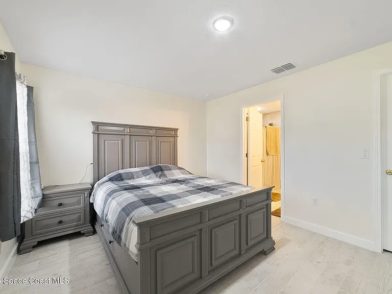 95 W Towne Pl — Photo 10