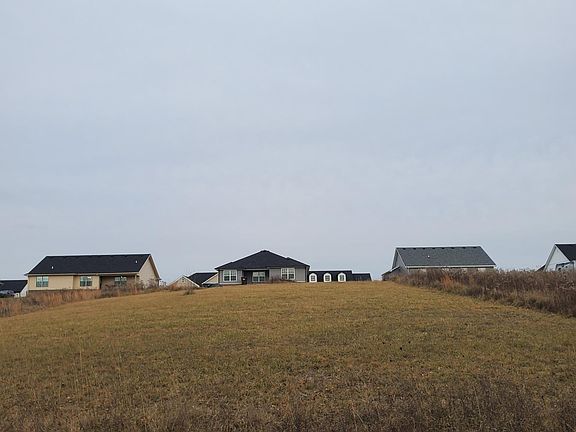 3rd image of 716 Tower Dr