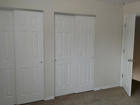 2nd image of 1022 E Illinois St