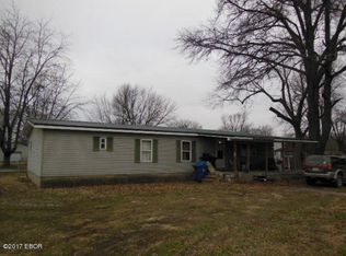 620 Austin Ave, Flora, IL 62839