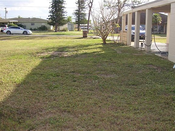 3rd image of 903 Grant Ln