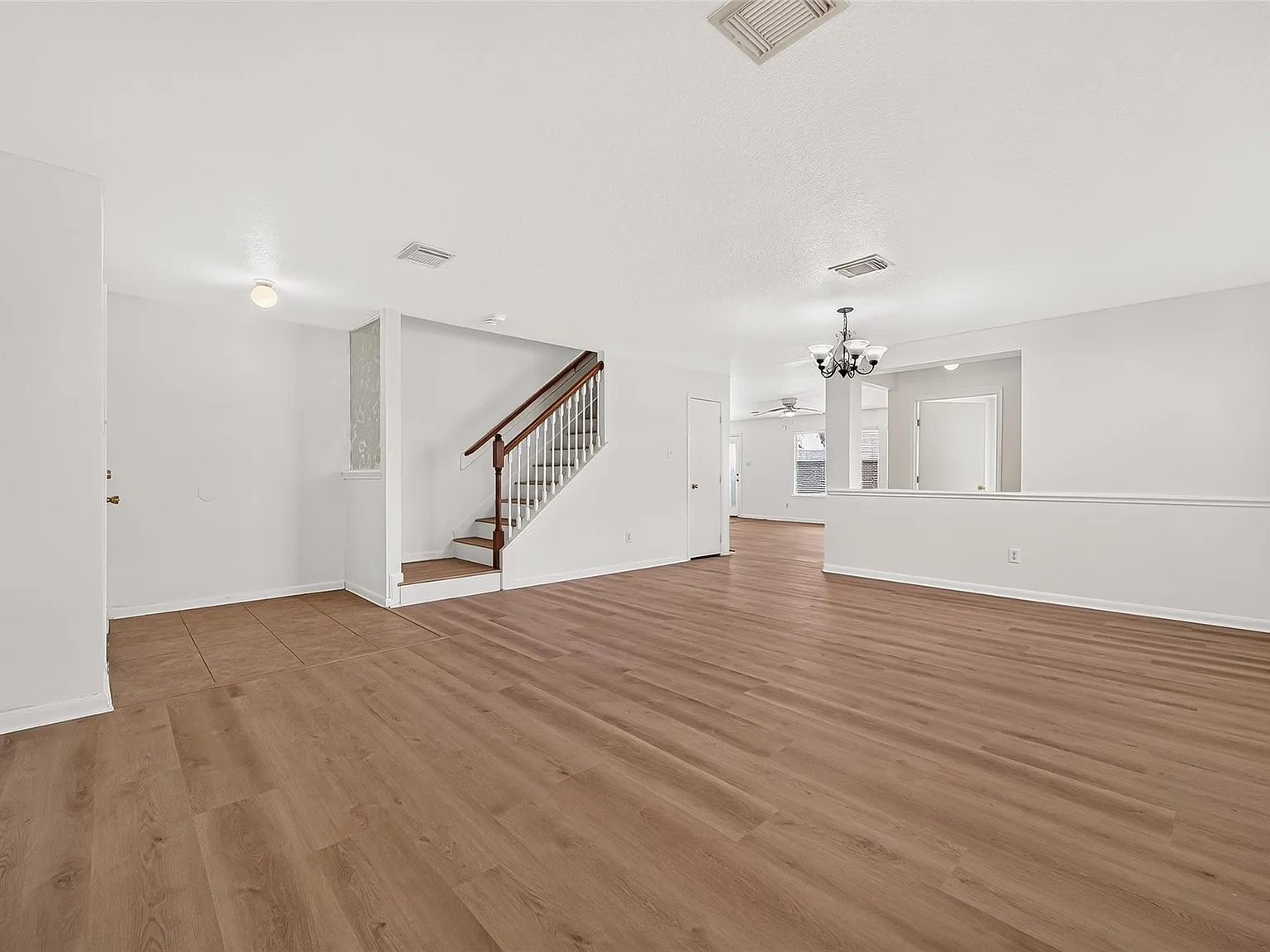 4 bed, 2.5 bath, 2538 sqft, $2,300 — Photo 4