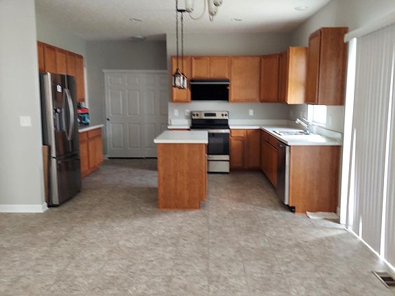 4th image of 6808 Dulles Dr
