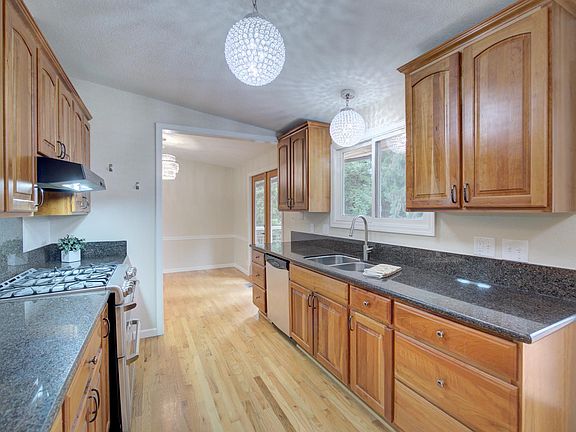 4th image of 8049 NE 28th St