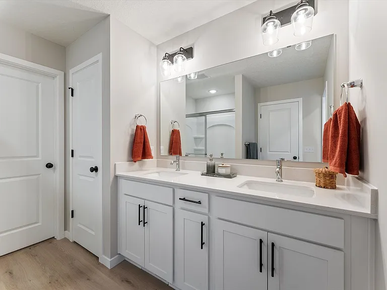 Acclaim of Woodbury Modern Living, Thoughtfully Designed — Photo 54