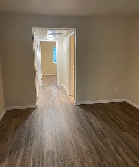 Redwood Grove Apartments — Photo 17