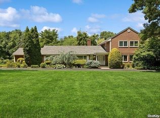 2 Howard Dr, Syosset, NY 11791