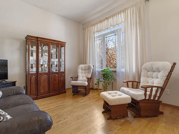 5th image of 2488 Arlington Ave E