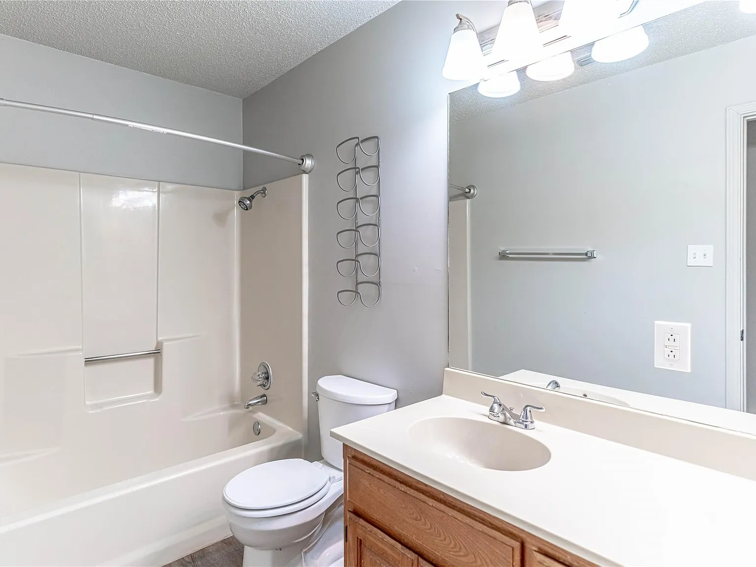 3 bed, 1184 sqft, $1,725 — Photo 4