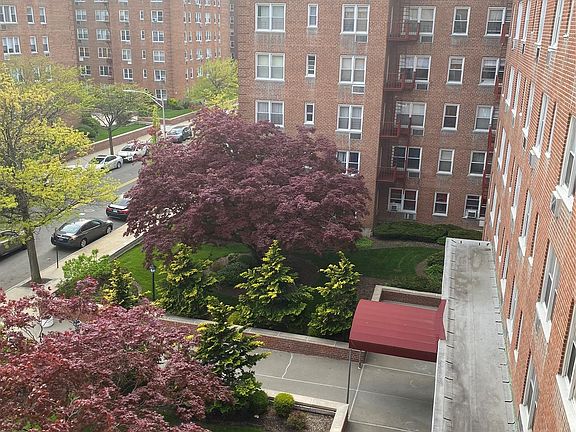 5th image of 2 Sadore Lane #5Z