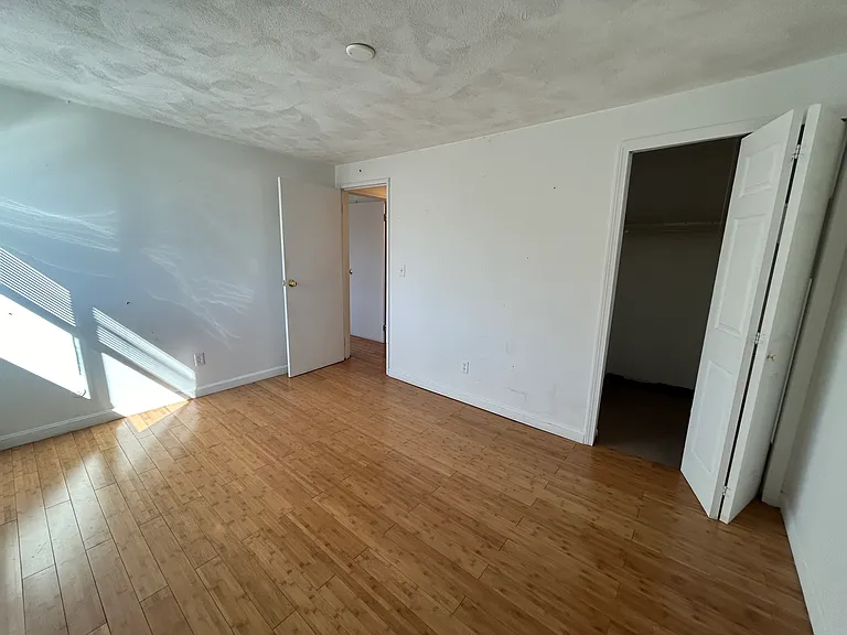 18 Park Ave #18 — Photo 6