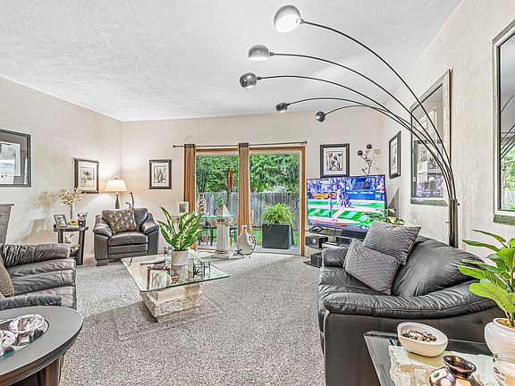 4th image of 2147 Milford Dr