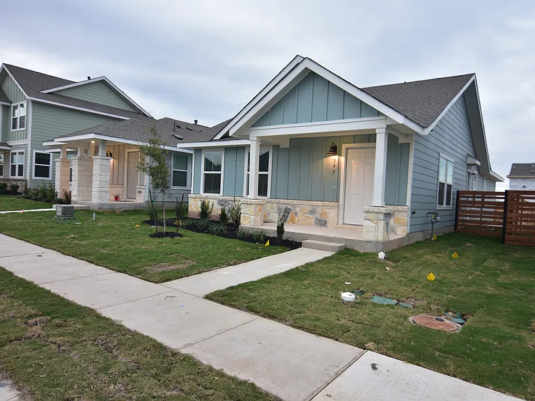 409 Keefer Ln — Photo 2