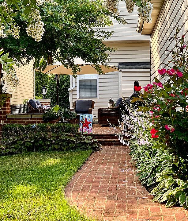 2nd image of 6013 Abernethy Ln