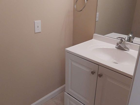 5th image of 79 Carillon Dr #B