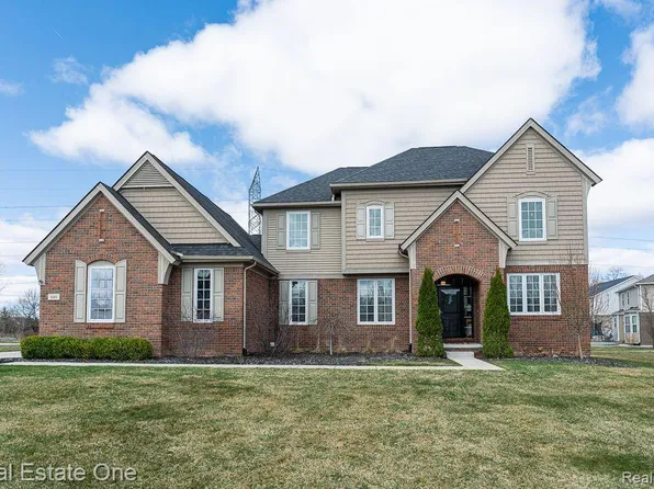 648 Melrose Ct, Oakland, MI 48363