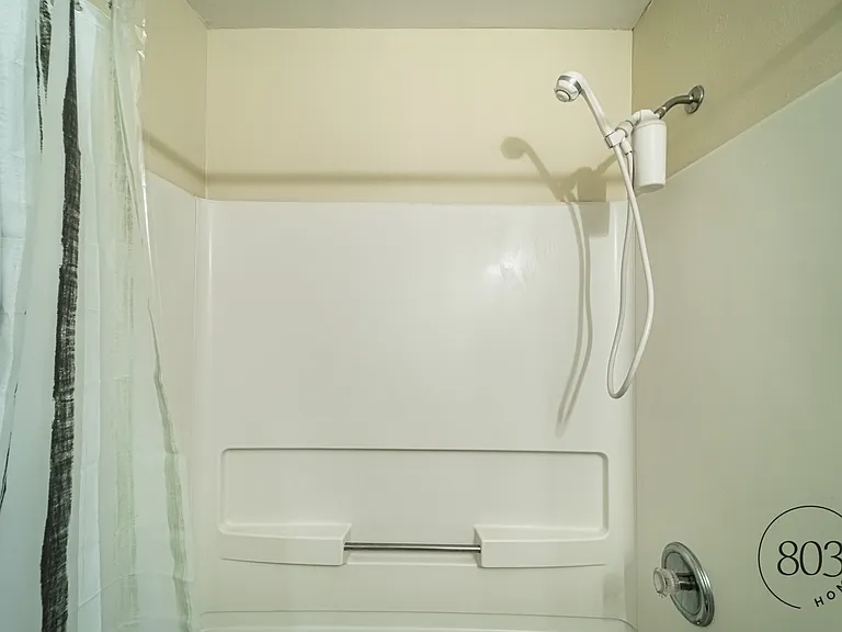 Saganaw Dr — Photo 7