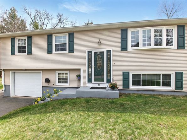 58 Oak Knoll Dr, Hampden, MA 01036