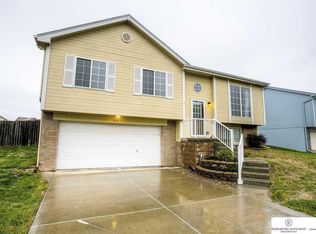 7712 Bondesson St, Omaha, NE 68122