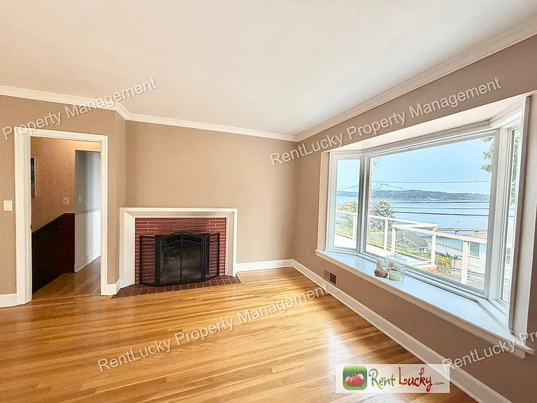 1612 Markham Ave NE — Photo 17