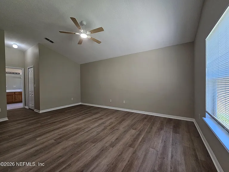 1616 Austin Ln — Photo 9