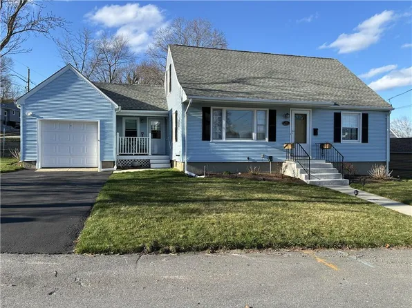 11 Bellevue Dr, Cranston, RI 02920