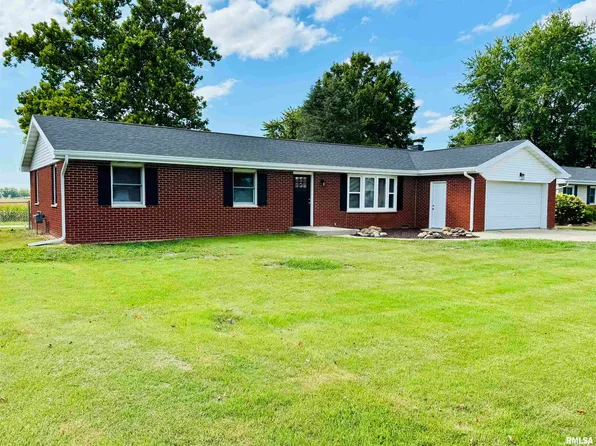 213 13th St, Pawnee, IL 62558