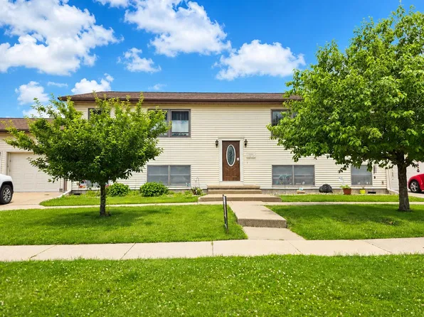 1203 Kirstin Ct APT 2, Muscatine, IA 52761