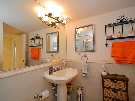 3rd image of 2500 E Las Olas Blvd
