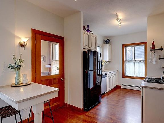 4th image of 64 Greenwood Ave