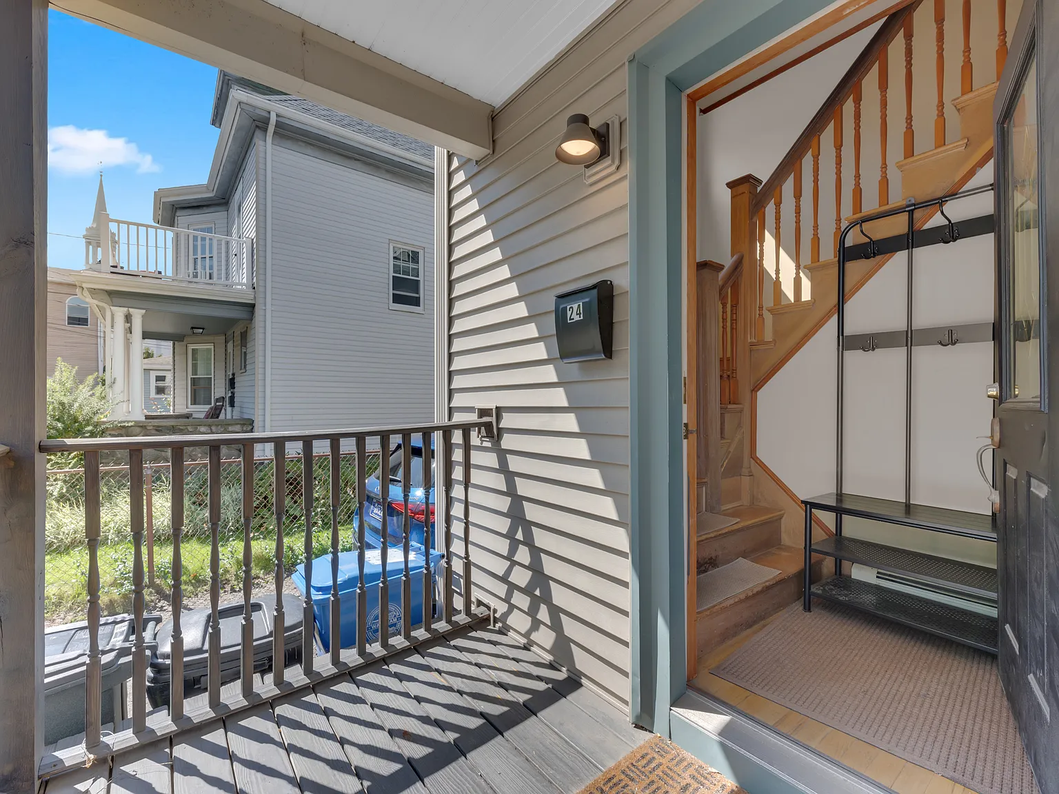 1 bed, 1.5 bath, 1700 sqft, $1,250 — Photo 2