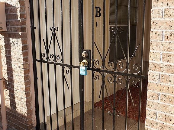 3rd image of 2917 E Glen Dr APT C
