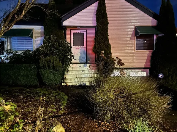 9025 13th Avenue NW, Seattle, WA 98117