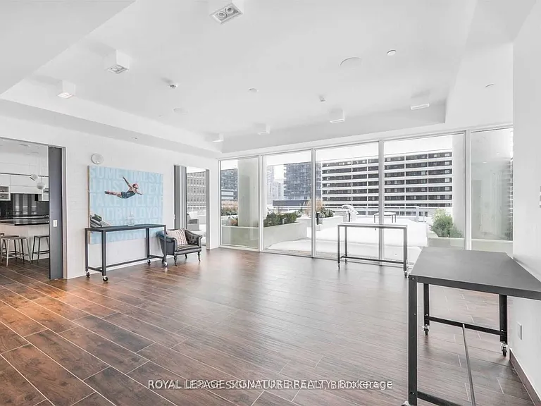 33 Helendale Ave #2105 — Photo 27