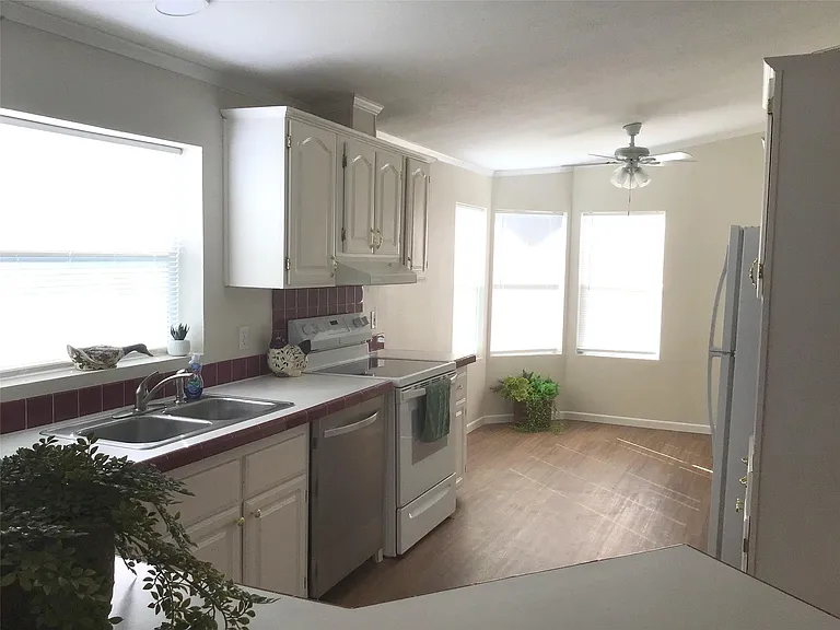 503 S Victoria St — Photo 9